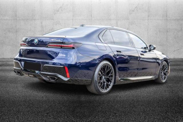 BMW 760 Me xDrive Serie 7 (G70) - foto 3 di 4