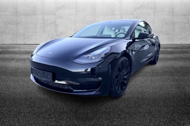 Tesla Model 3 Long Range AWD Performance - foto 2 di 4