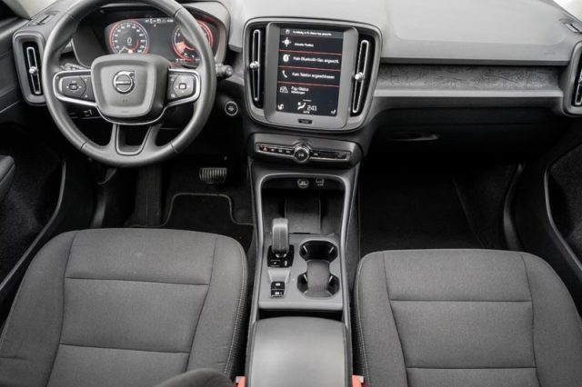 Volvo XC40 T2 automatico Essential - foto 4 di 4