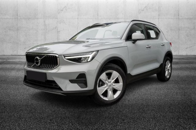 Volvo XC40 T2 automatico Essential, del 2023, 39.700 km, in vendita a Pieve Di Cento (BO)