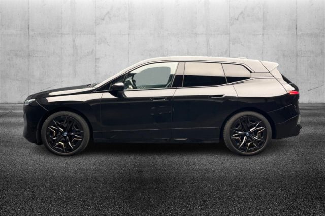 BMW iX xDrive 40 - foto 4 di 4