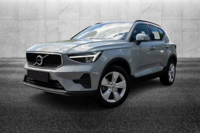 Volvo XC40 T2 automatico Essential, del 2023, 29.400 km, in vendita a Pieve Di Cento (BO)