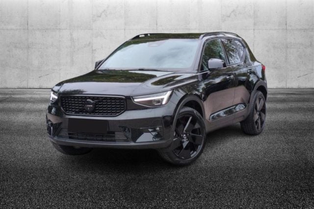Volvo XC40 B3 automatico Plus Black Edition, del 2025, 31.999 km, in vendita a Pieve Di Cento (BO)