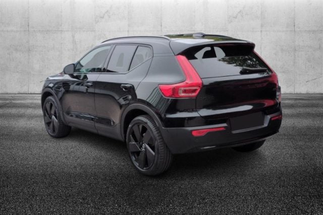 Volvo XC40 B3 automatico Plus Black Edition - foto 3 di 4