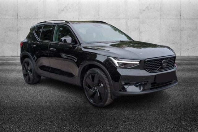 Volvo XC40 B3 automatico Plus Black Edition - foto 2 di 4