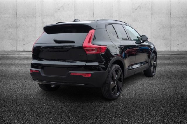 Volvo XC40 B3 automatico Plus Black Edition - foto 4 di 4