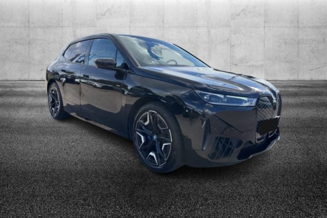 BMW iX xDrive 40 Pacchetto Sportivo, del 2023, 41.999 km, in vendita a Pieve Di Cento (BO)