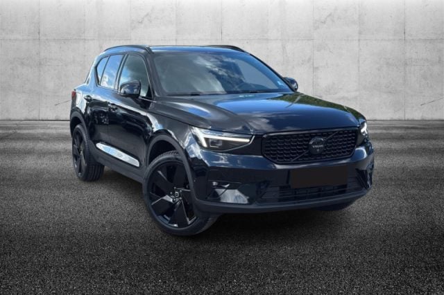 Volvo XC40 B3 automatico Plus Black Edition - foto 2 di 4
