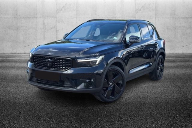 Volvo XC40 B3 automatico Plus Black Edition, del 2025, 24.700 km, in vendita a Pieve Di Cento (BO)