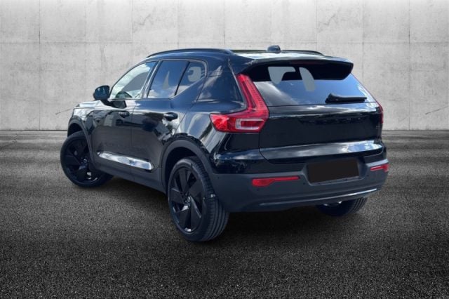 Volvo XC40 B3 automatico Plus Black Edition - foto 3 di 4
