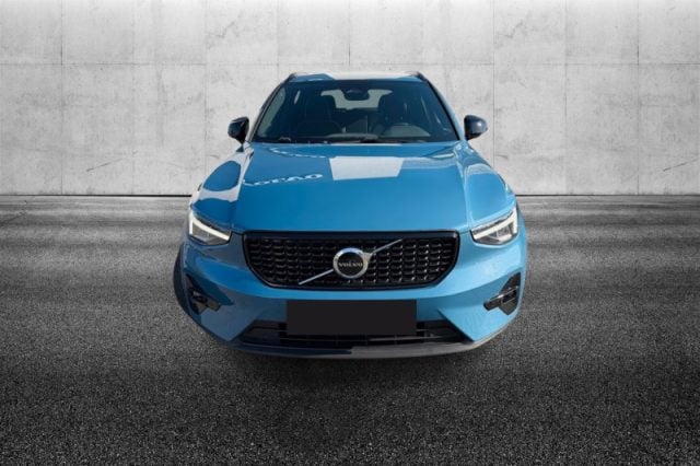 Volvo XC40 B3 automatico Plus Dark - foto 2 di 4