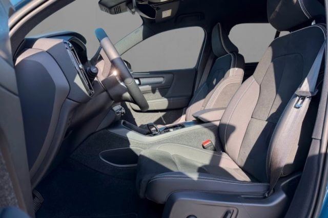 Volvo XC40 B3 automatico Plus Dark - foto 4 di 4