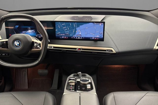 BMW iX xDrive 40 - foto 4 di 4