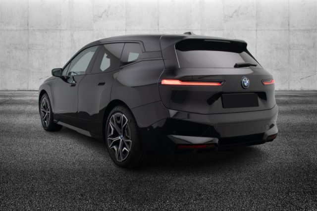 BMW iX xDrive 50 - foto 4 di 4