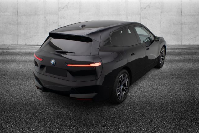 BMW iX xDrive 50 - foto 3 di 4