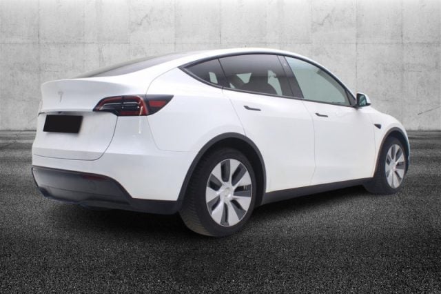 Tesla Model Y RWD - foto 4 di 4