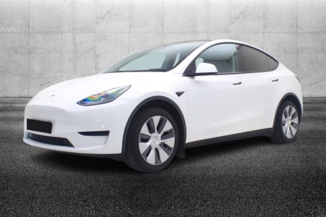 Tesla Model Y RWD, del 2023, 48.999 km, in vendita a Pieve Di Cento (BO)