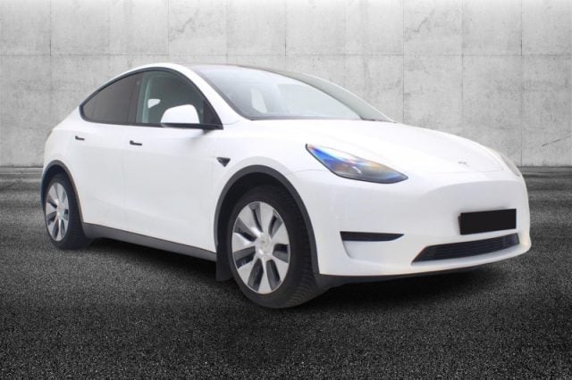 Tesla Model Y RWD - foto 2 di 4