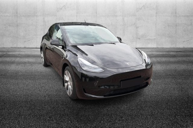 Tesla Model Y RWD, del 2023, 45.700 km, in vendita a Pieve Di Cento (BO)