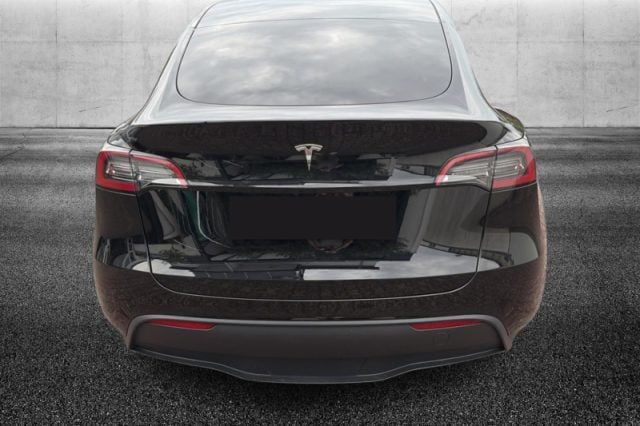 Tesla Model Y RWD - foto 4 di 4