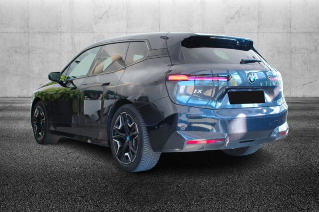 BMW iX xDrive 40 - foto 4 di 4