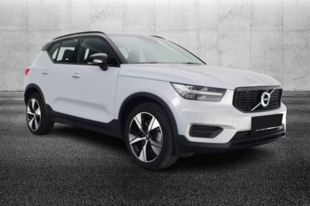 Volvo XC40 T4 Recharge Plug-in Hybrid automatico Core, del 2021, 19.999 km, in vendita a Pieve Di Cento (BO)