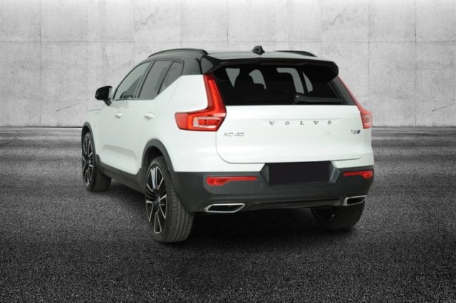 Volvo XC40 T5 Recharge Plug-in Hybrid R-design - foto 3 di 4