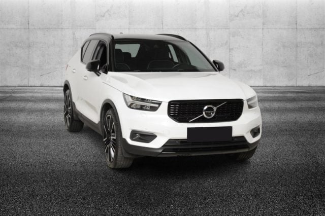 Volvo XC40 T5 Recharge Plug-in Hybrid R-design - foto 2 di 4
