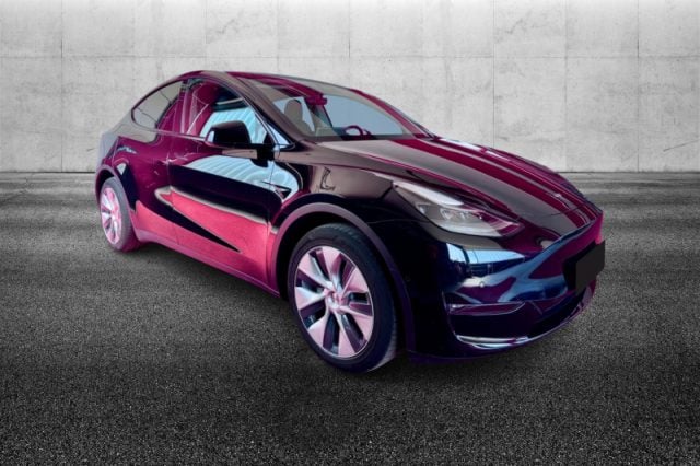 Tesla Model Y Long Range AWD - foto 2 di 4