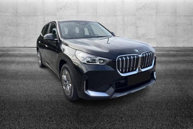 BMW iX1 xDrive 30 - foto 2 di 4