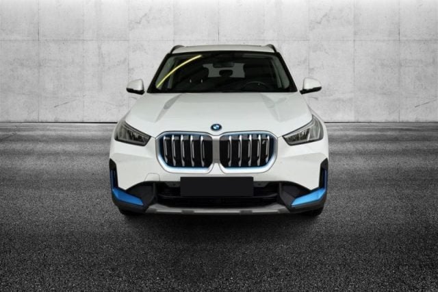 BMW iX1 xDrive 30 - foto 3 di 4