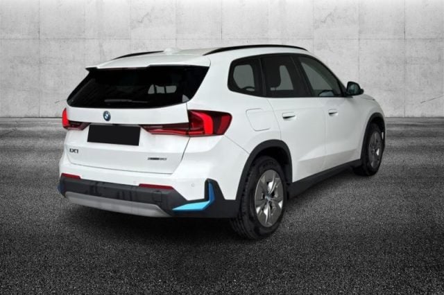 BMW iX1 xDrive 30 - foto 2 di 4