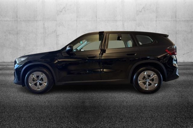 BMW iX1 eDrive 20 - foto 3 di 4