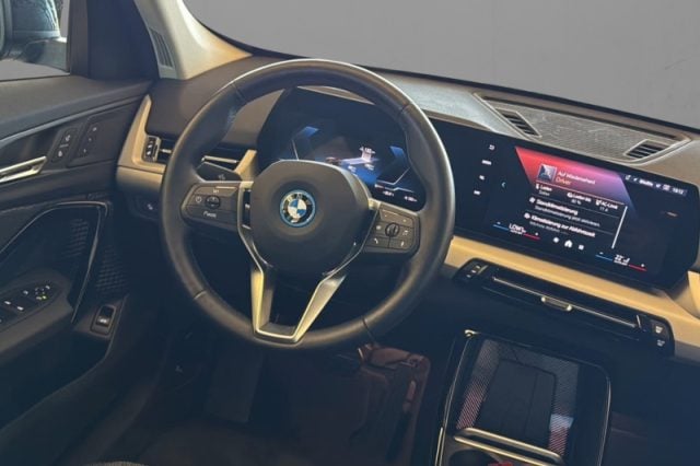 BMW iX1 eDrive 20 - foto 4 di 4
