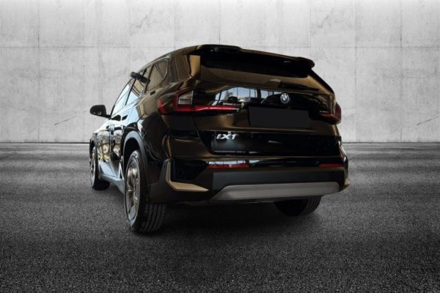 BMW iX1 eDrive 20 - foto 2 di 4