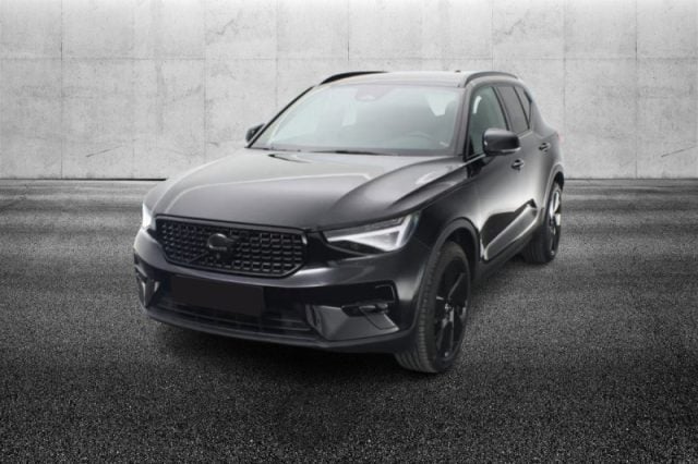 Volvo XC40 B3 automatico Plus Black Edition - foto 2 di 4