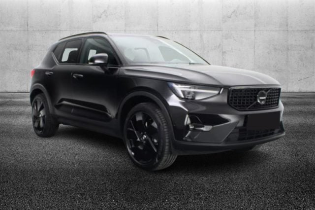Volvo XC40 B3 automatico Plus Black Edition, del 2025, 20.400 km, in vendita a Pieve Di Cento (BO)