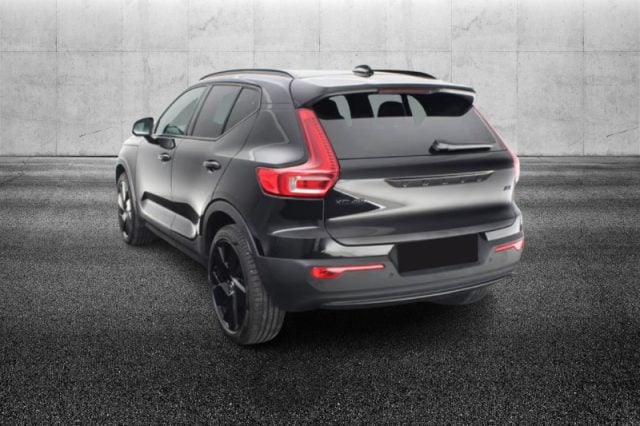Volvo XC40 B3 automatico Plus Black Edition - foto 3 di 4