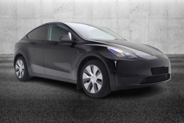 Tesla Model Y RWD, del 2023, 48.999 km, in vendita a Pieve Di Cento (BO)