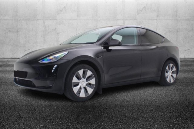 Tesla Model Y RWD - foto 2 di 4