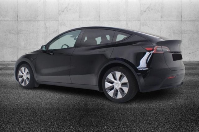 Tesla Model Y RWD - foto 4 di 4