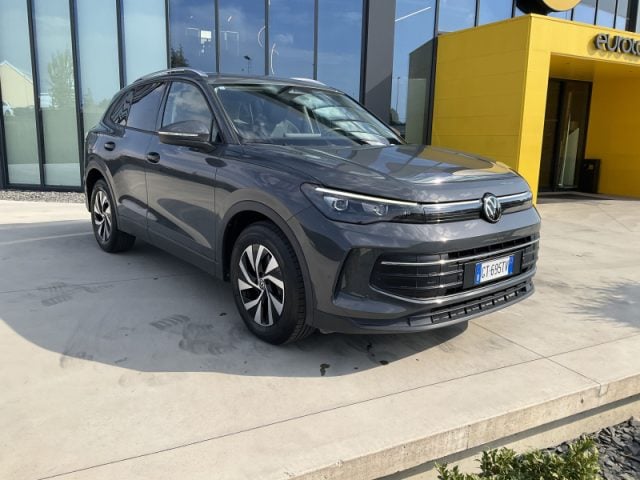 Volkswagen Tiguan 2.0 TDI 150 CV DSG Edition Plus, del 2024, 31.900 km, in vendita a Pieve Di Cento (BO)