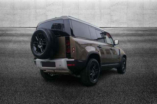 Land Rover Defender 110 3.0D I6 250 CV AWD Auto Hard Top S - foto 2 di 4