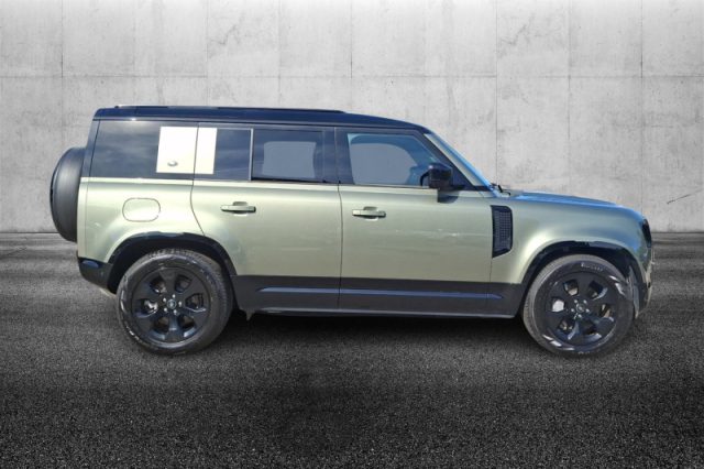 Land Rover Defender 110 3.0D I6 300 CV AWD Auto X-Dynamic SE - foto 3 di 4