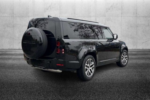 Land Rover Defender 130 3.0D I6 300 CV AWD Auto X-Dynamic HSE - foto 2 di 4