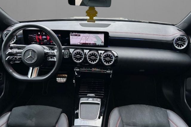 Mercedes-Benz CLA 200 Automatic AMG Line Advanced Plus - foto 4 di 4