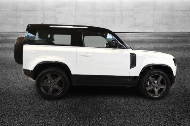 Land Rover Defender 90 3.0D I6 200 CV AWD Auto X-Dynamic SE - foto 3 di 4