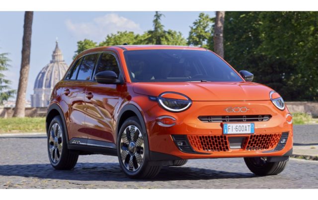 Fiat 600e La Prima - foto 1 di 4