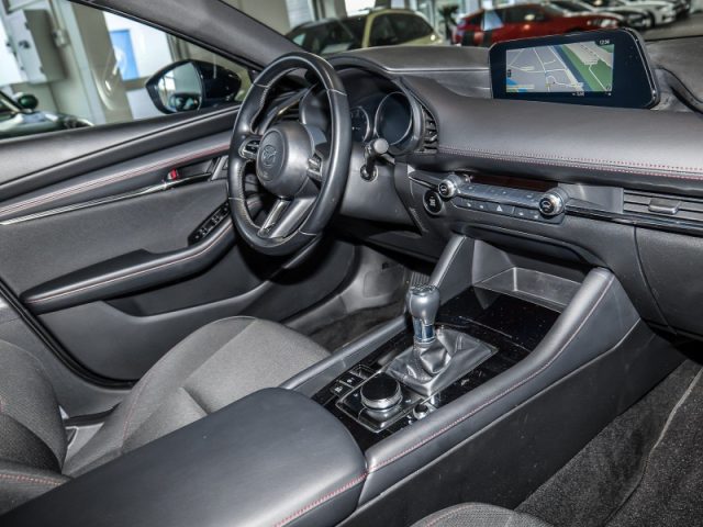 Mazda 3 2.0L eSkyactiv-G M-Hybrid 150 CV Homura - foto 3 di 4
