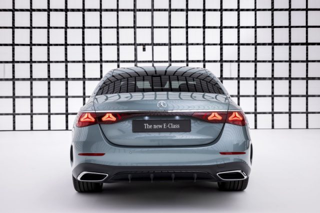 Mercedes-Benz E 300 de hybrid EQ 4Matic AMG Line Premium - foto 1 di 4